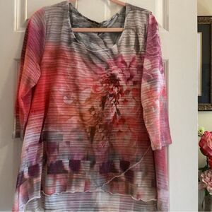 Beautiful One World Brand Women’s;s XL Elegant Multicolored Women's Top